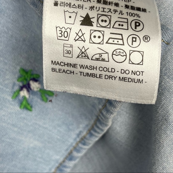 LEVI'S Get Up Embroidered Long Sleeve Denim Shirt Size Small - Picture 10 of 10